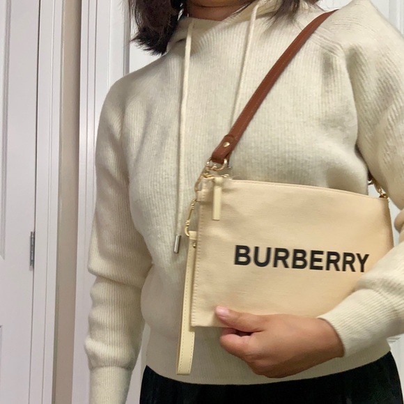 🆕 Burberry Cosmetic Pouch Converted Shoulder Bag with Wristlet Beige - Picture 5 of 13